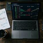 Como a bolsa de valores funciona na prática o que acontece quando você compra uma ação e quem está do outro lado