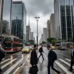 Taxa de desemprego no Brasil em 2026 o que os números escondem e o impacto real no consumo e na bolsa (1)